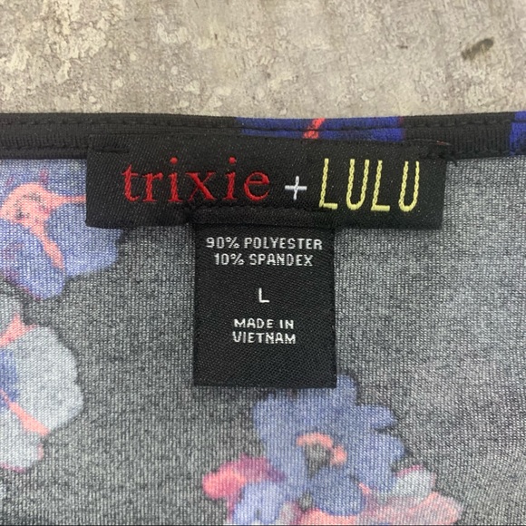 Short Sleeve Fit & Flare Dress WITH POCKETS - Picture 2 of 3